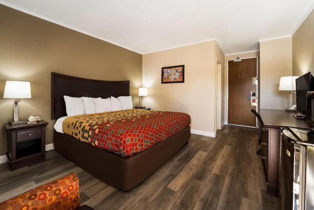 Image of Perry Inn & Suites
