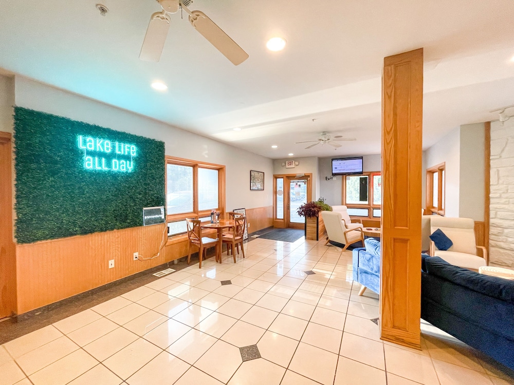 Image of Lake Bluff Inn and Suites