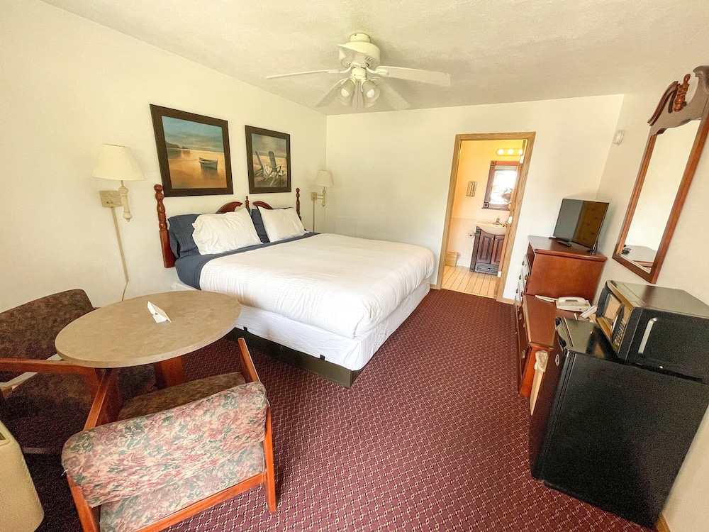 Image of Lake Bluff Inn and Suites