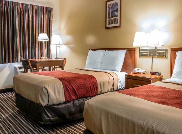 Image of Econo Lodge (Paw Paw)