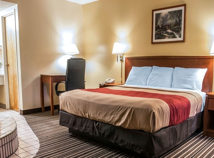Image of Econo Lodge (Paw Paw)