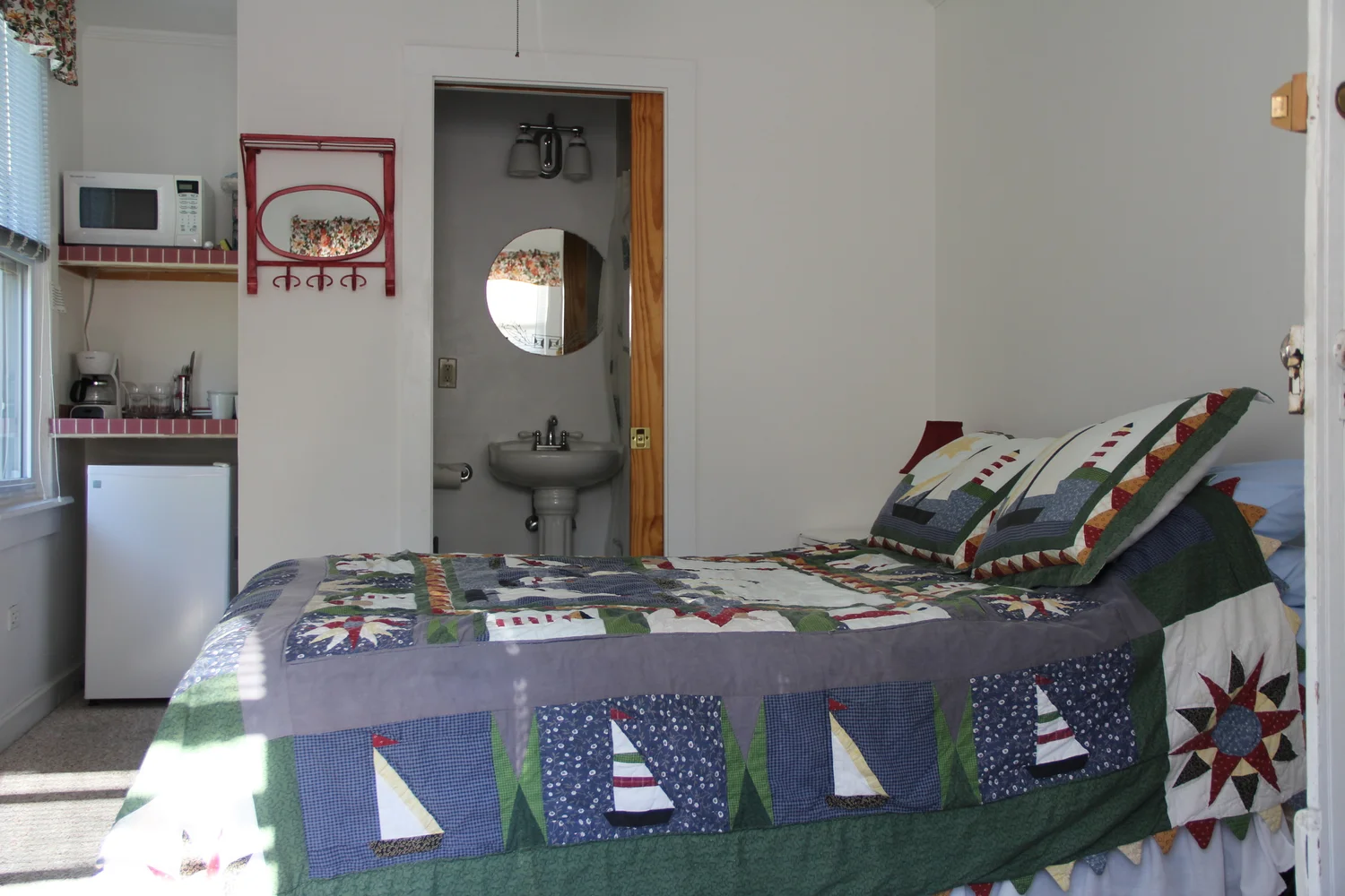 Image of MichiMonaMac Lakeshore Cottages