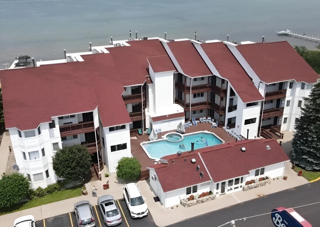 Image of Million Dollar Bayview – Beach • Pool • Downtown TC (1995)