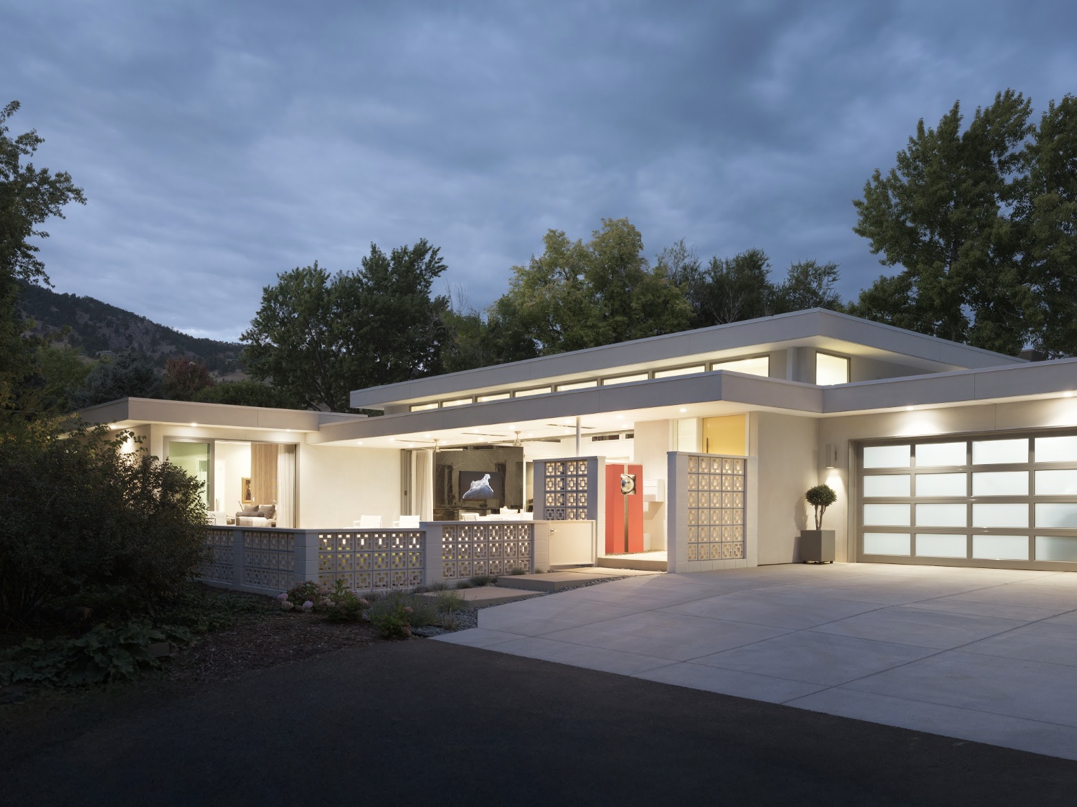 Image of Contemporary Elegance in Central Boulder