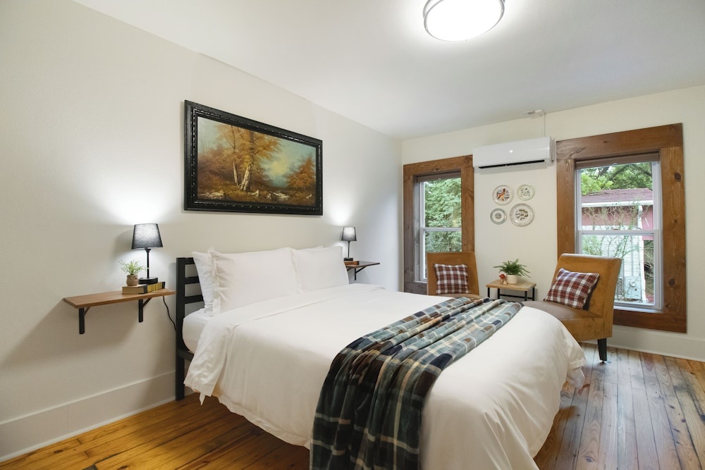 Image of The Commercial Hotel
