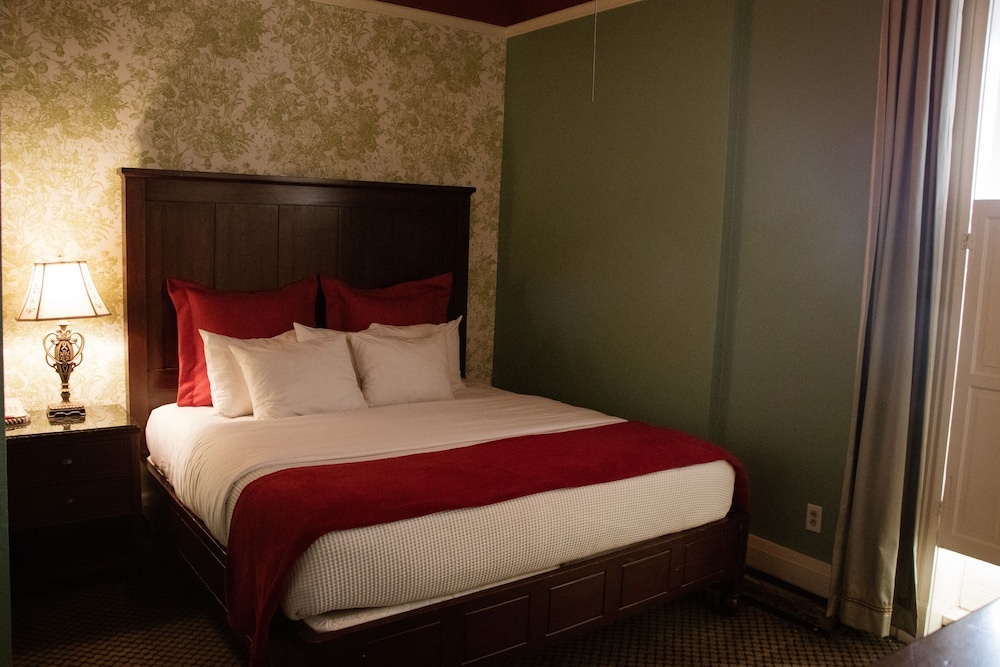 Image of Crescent Hotel and Spa