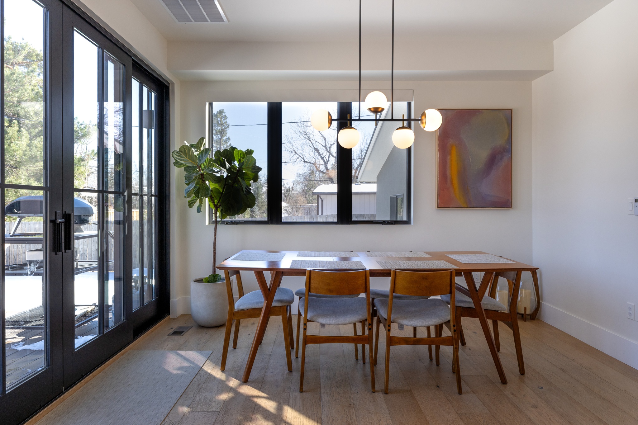 Image of Crescent Drive Retreat: Upscale Modernism Meets Foothill Scenery