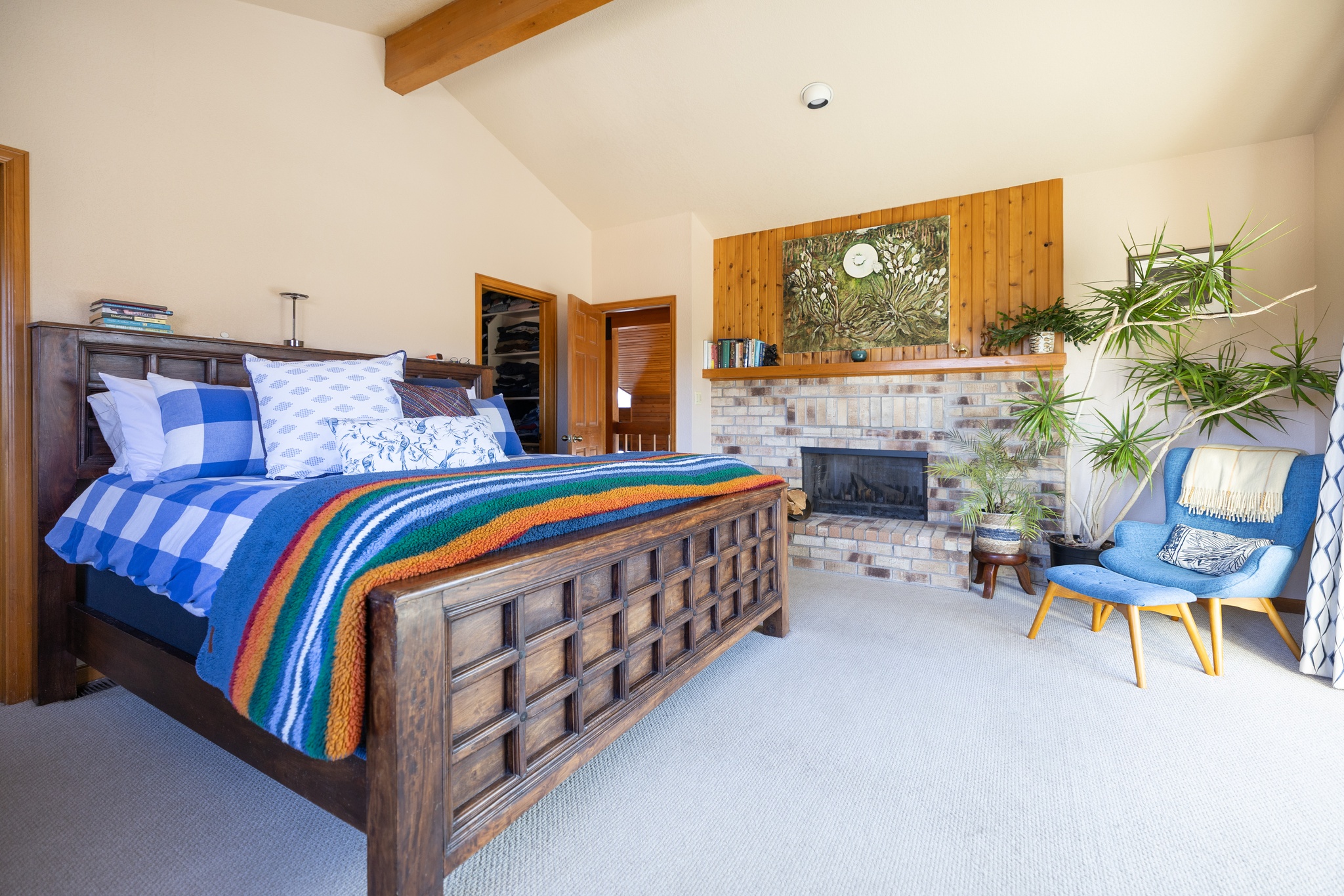 Image of Mountain Crest Sanctuary: Panoramic Seclusion Above the Clouds