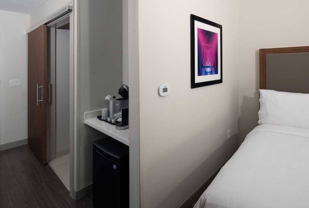 Image of Holiday Inn Express & Suites Little Rock Downtown
