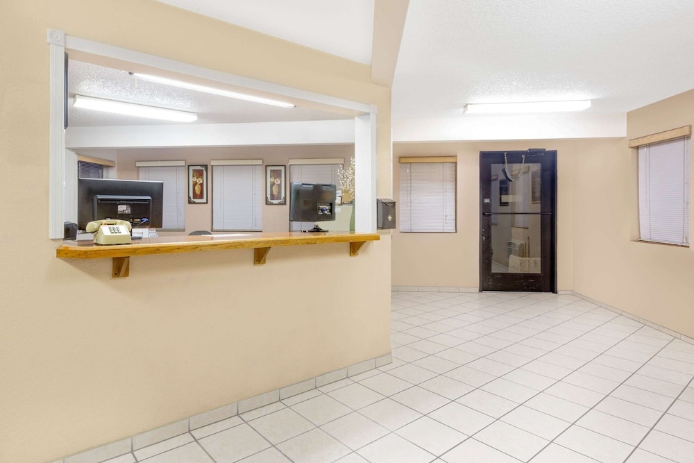 Image of Super 8 by Wyndham Lake Havasu City