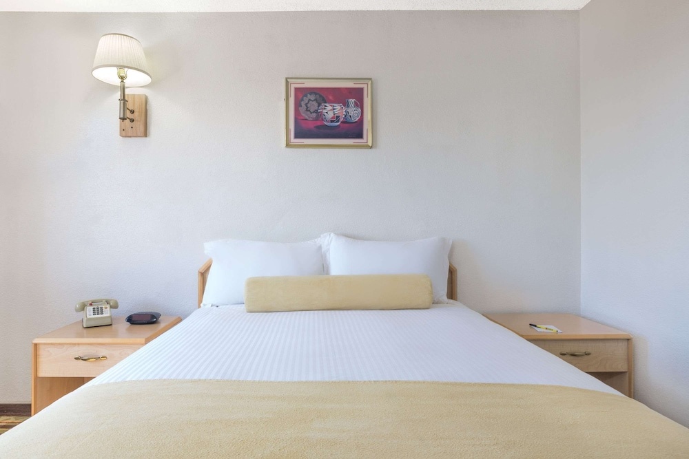 Image of Super 8 by Wyndham Lake Havasu City