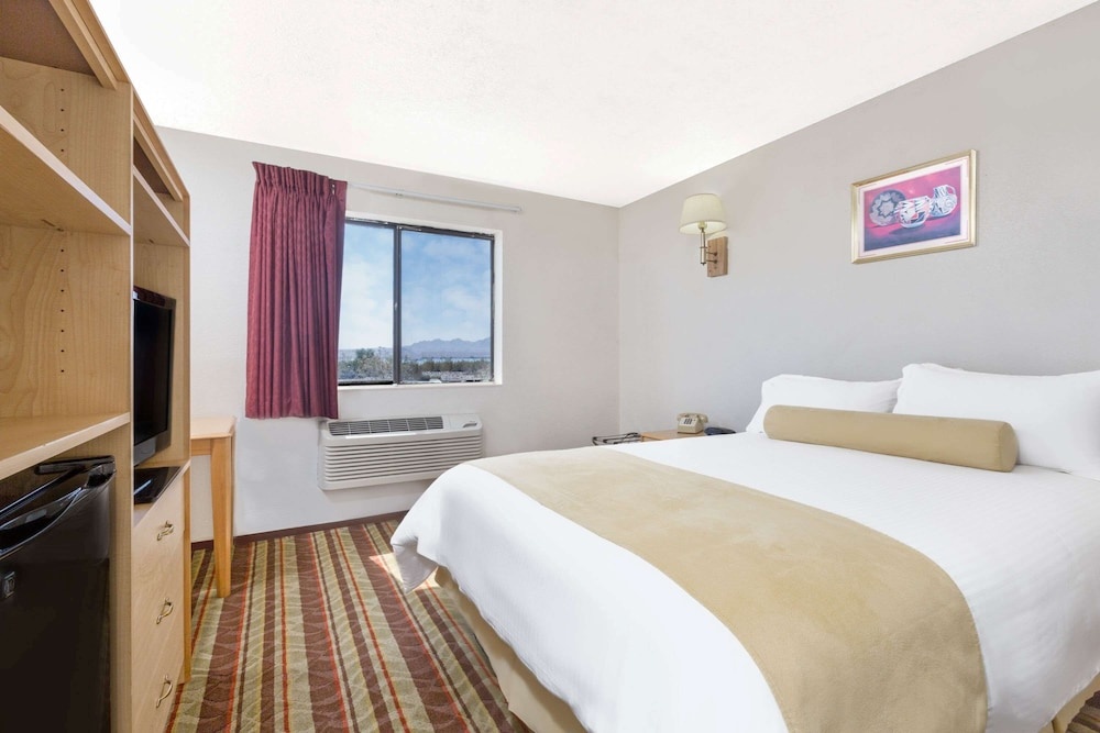 Image of Super 8 by Wyndham Lake Havasu City
