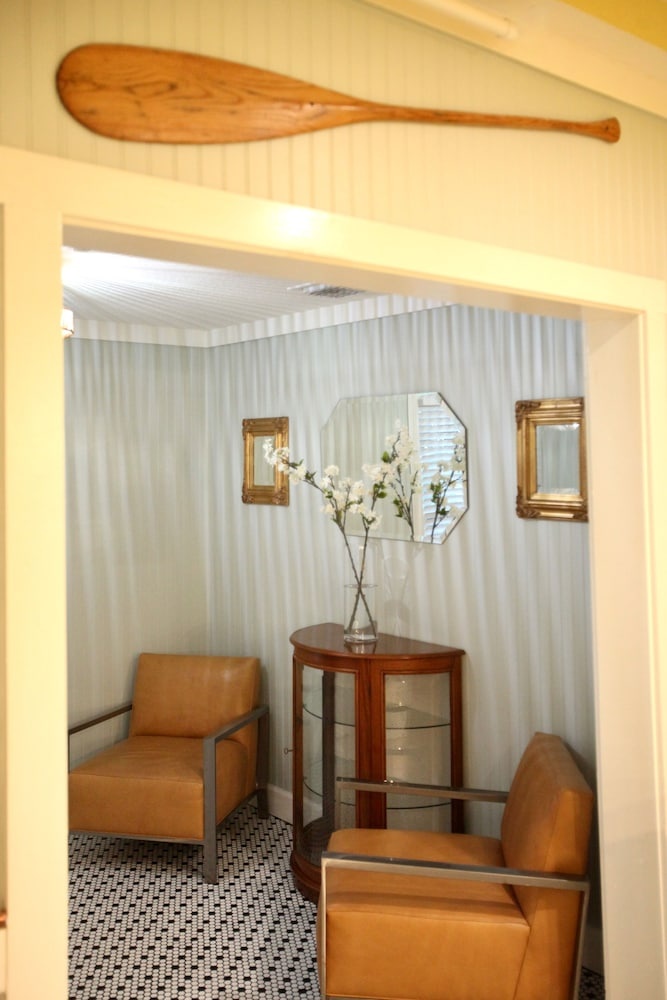 Image of Peninsula Bed & Cocktails