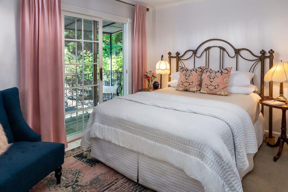 Image of Arsenic and Old Lace Bed and Breakfast Inn