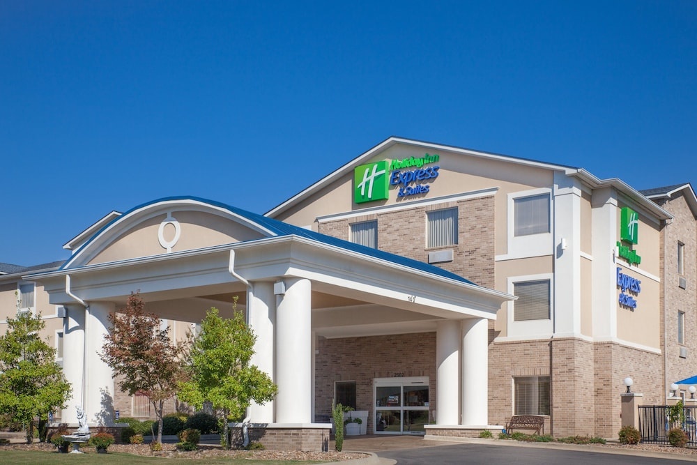 Image of Holiday Inn Express & Suites Clarksville