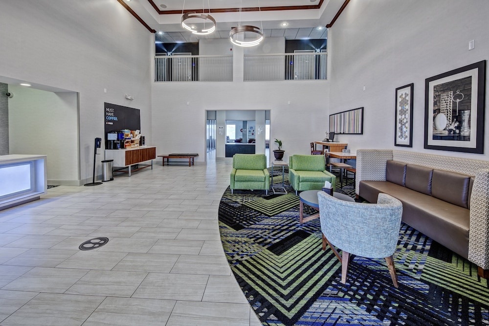 Image of Holiday Inn Express & Suites Clarksville