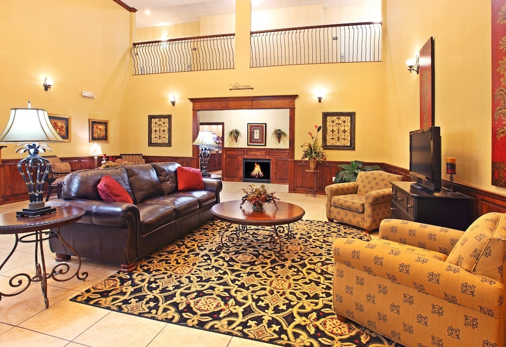 Image of Holiday Inn Express & Suites Clarksville
