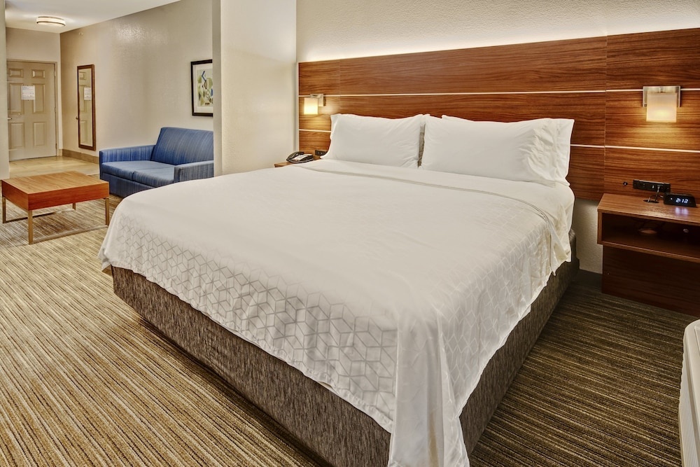 Image of Holiday Inn Express & Suites Clarksville