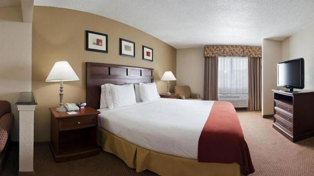 Image of Holiday Inn Express & Suites El Dorado