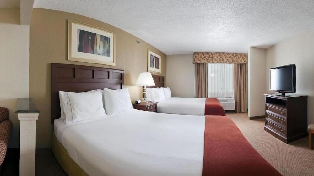 Image of Holiday Inn Express & Suites El Dorado