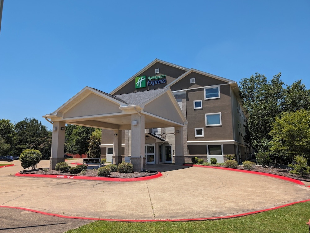 Image of Holiday Inn Express & Suites El Dorado