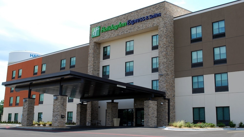Image of Holiday Inn Express & Suites White Hall