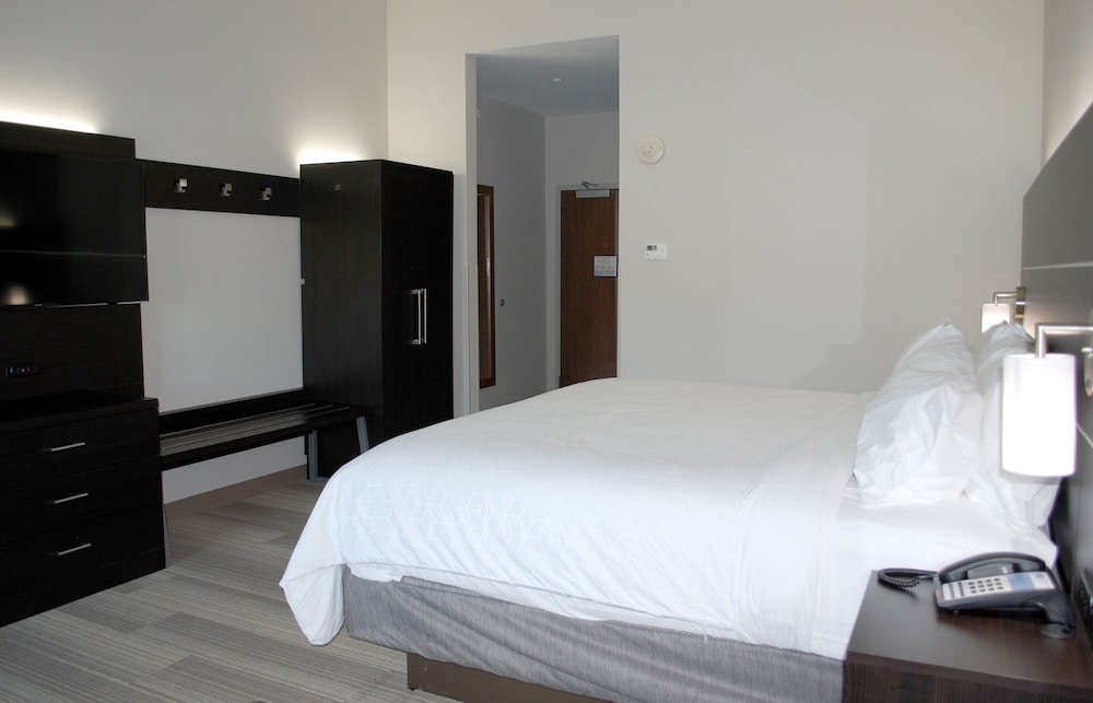 Image of Holiday Inn Express & Suites White Hall