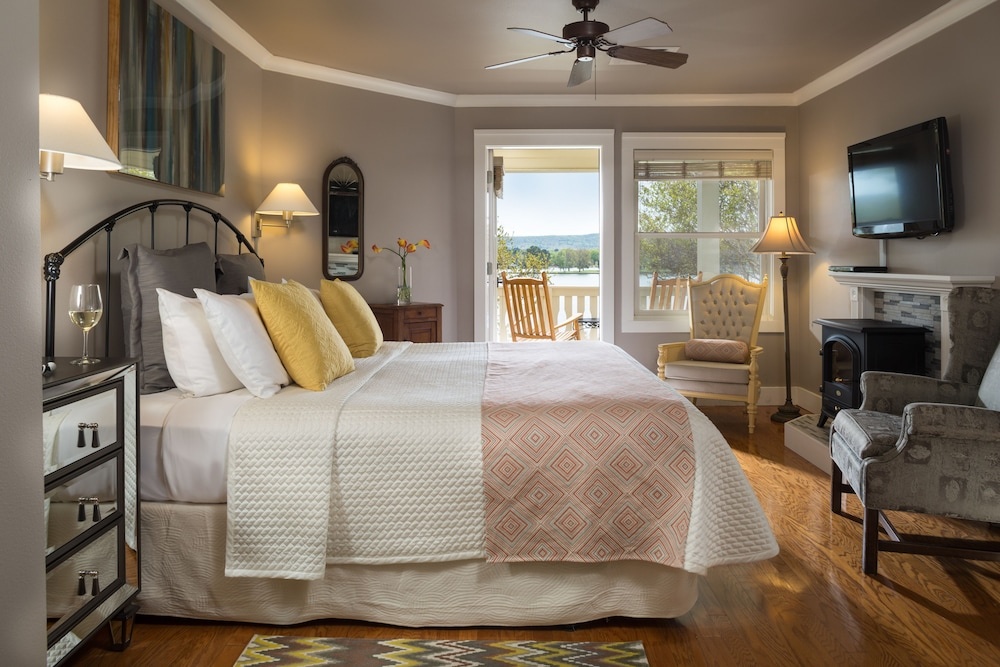 Image of Lookout Point Lakeside Inn