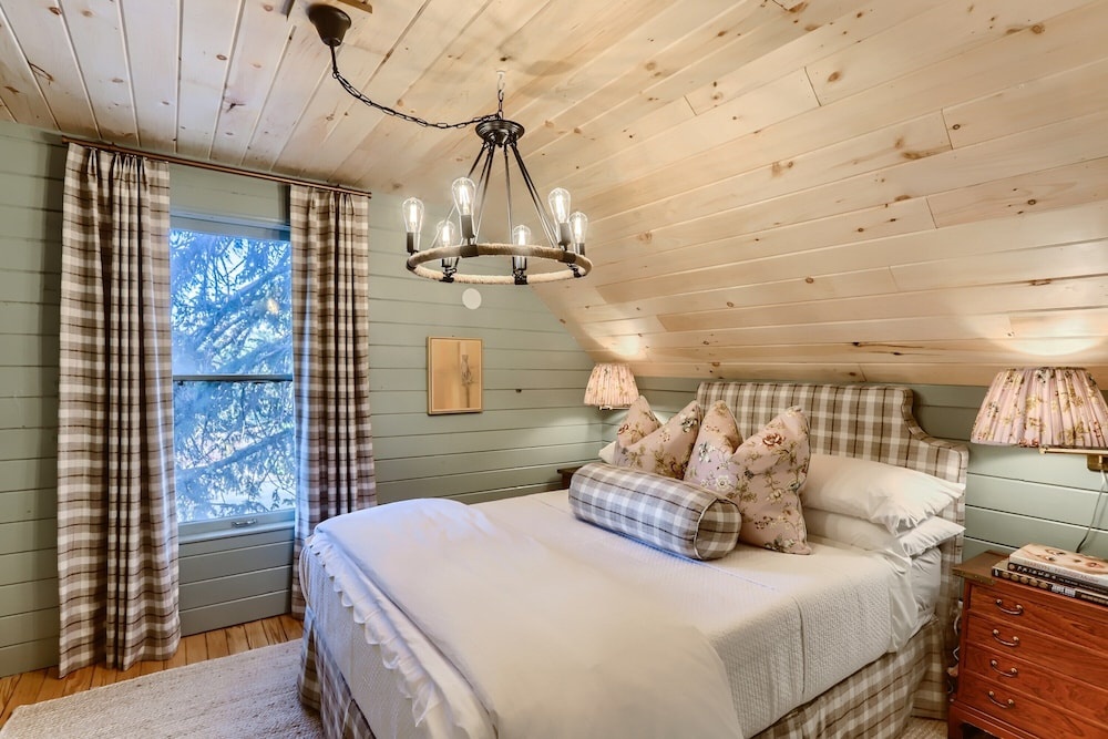 Image of Lyons Adventure Lodge
