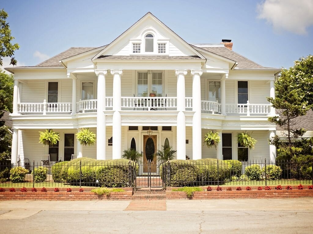 Image of Carriage House Inn