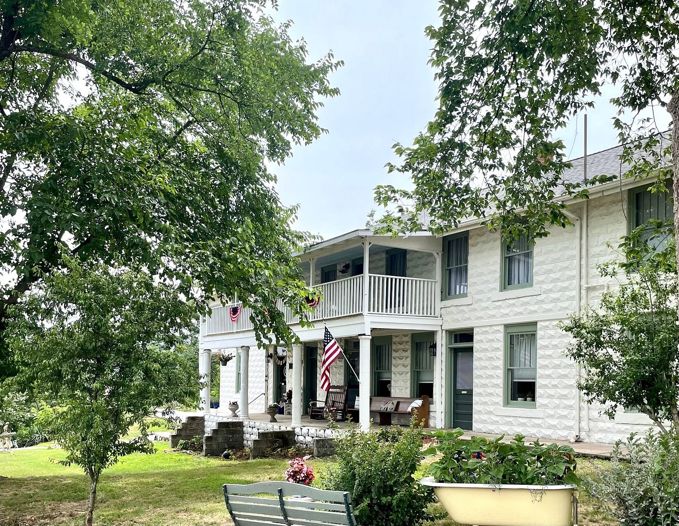 Image of Calico Riverview Inn