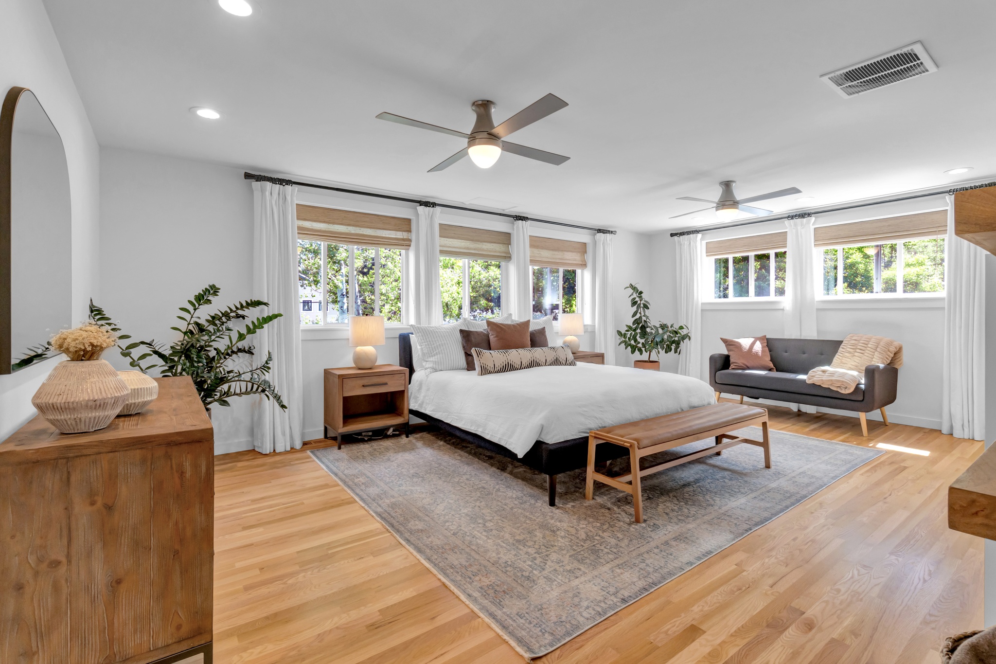 Image of Modern Home on Quiet Cul-de-Sac with Stunning Indoor & Outdoor Entertaining Spaces