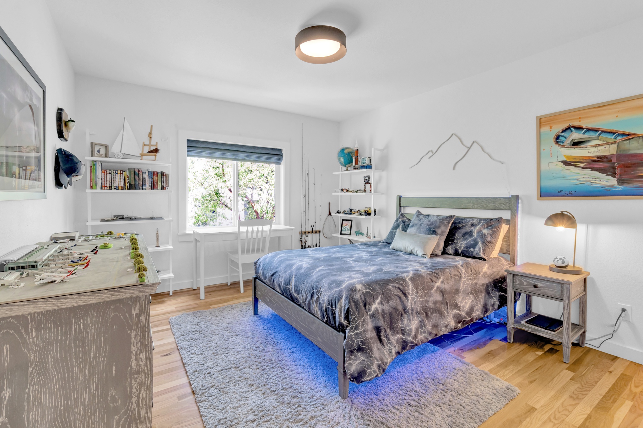 Image of Modern Home on Quiet Cul-de-Sac with Stunning Indoor & Outdoor Entertaining Spaces