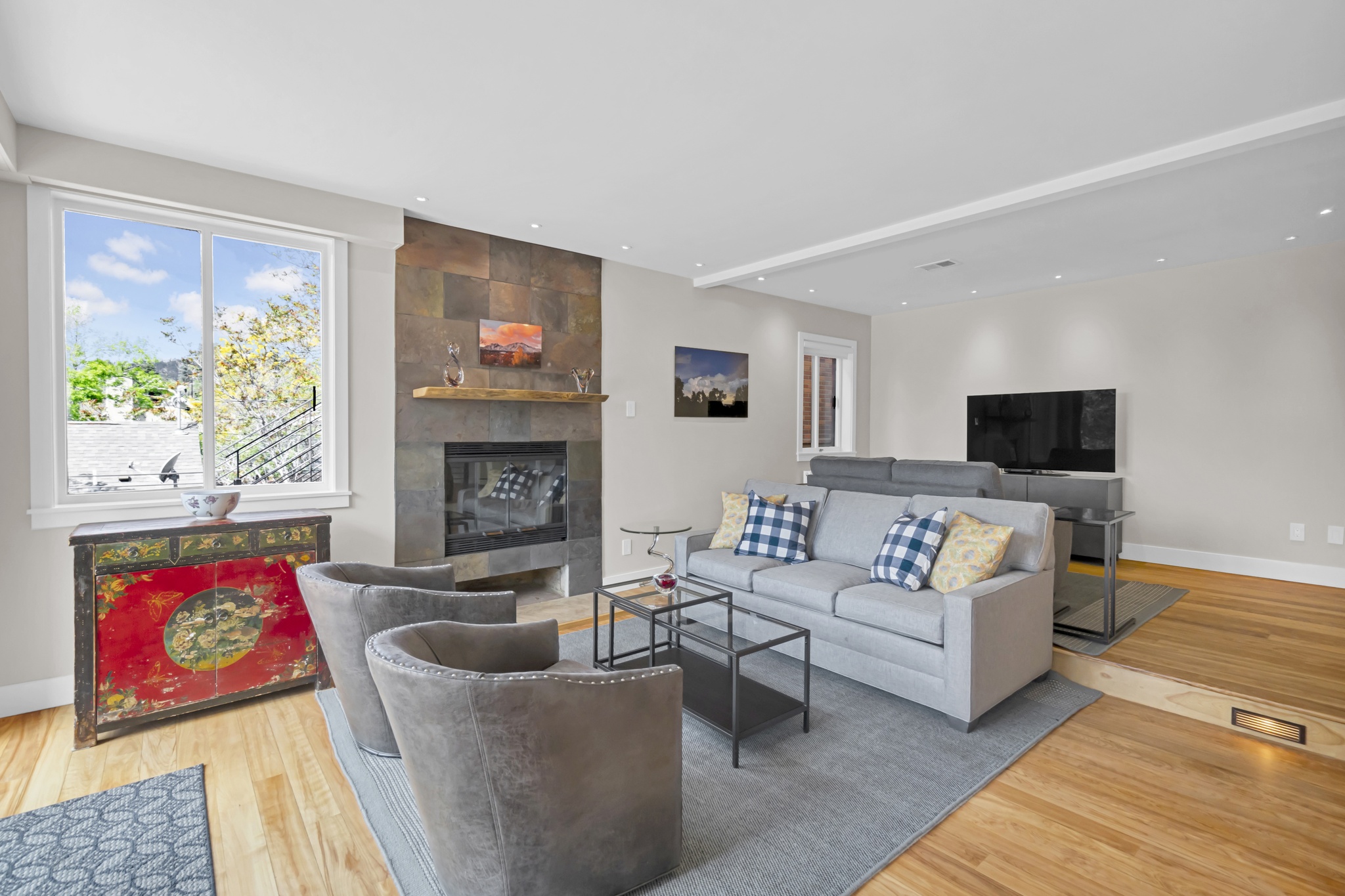 Image of Modern Mountain Elegance on Mesa Drive