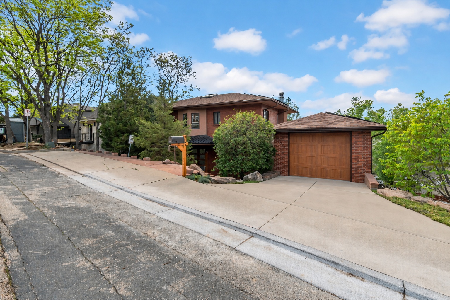 Image of Modern Mountain Elegance on Mesa Drive