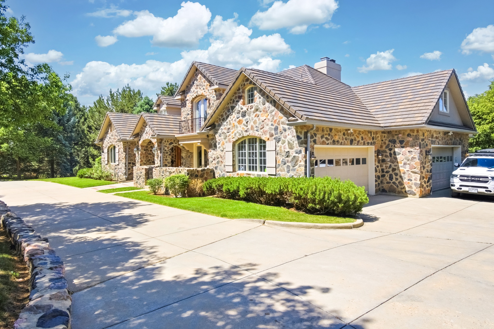 Image of Refined Niwot Retreat with Spacious Elegance
