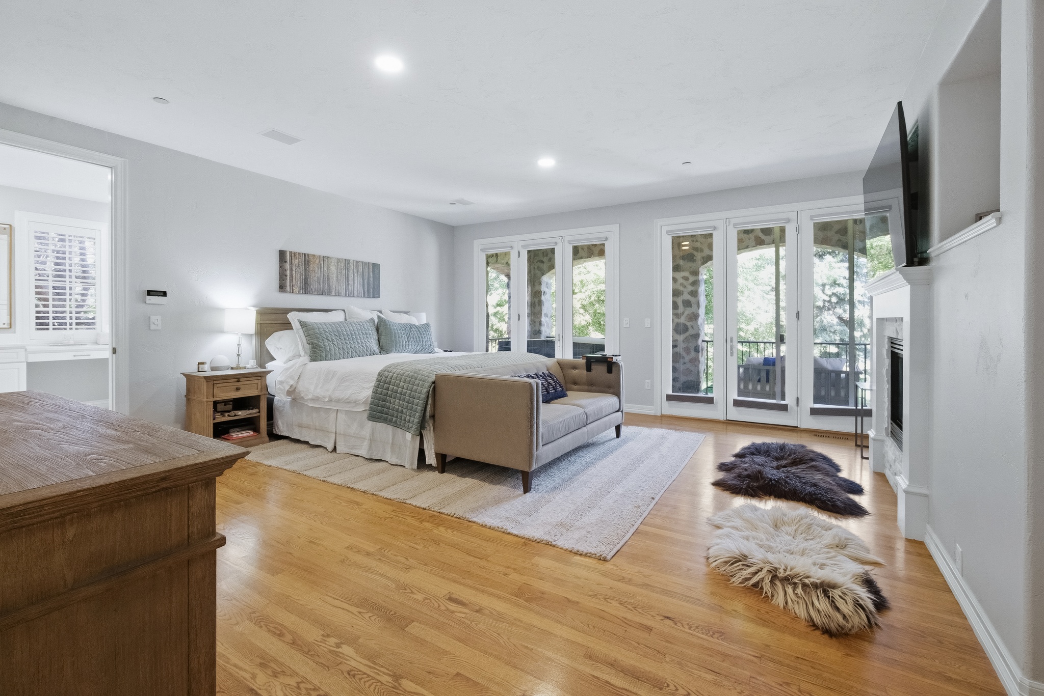 Image of Refined Niwot Retreat with Spacious Elegance