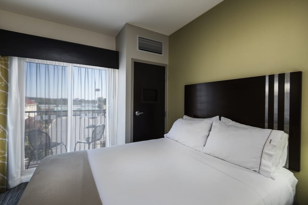 Image of Holiday Inn Express Hotel & Suites - Conway