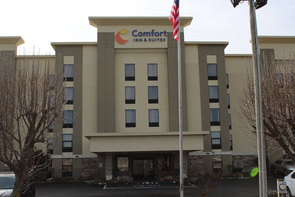Image of Comfort Inn & Suites Airport