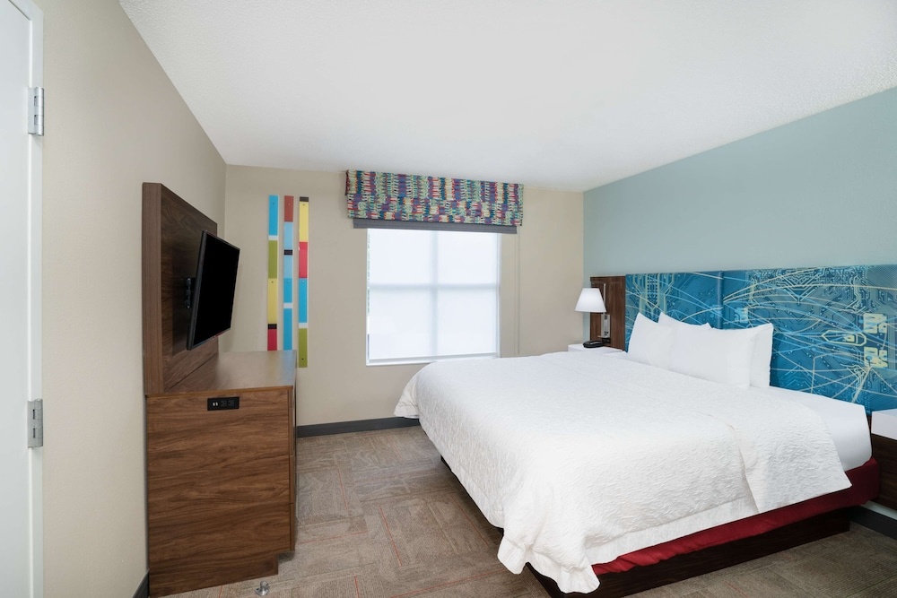 Image of Hampton Inn & Suites West