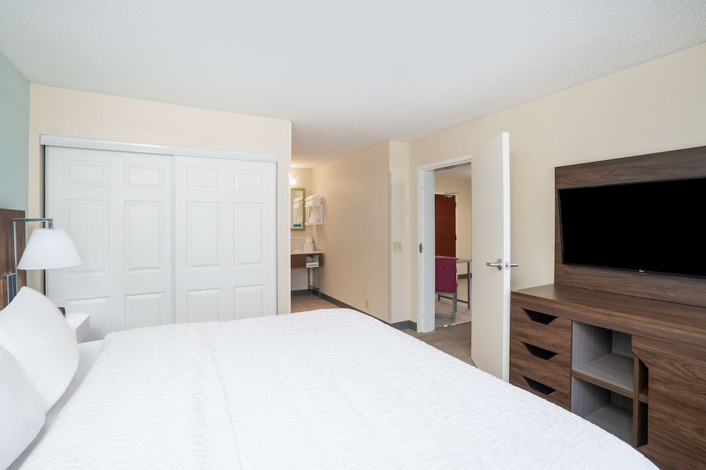Image of Hampton Inn & Suites West