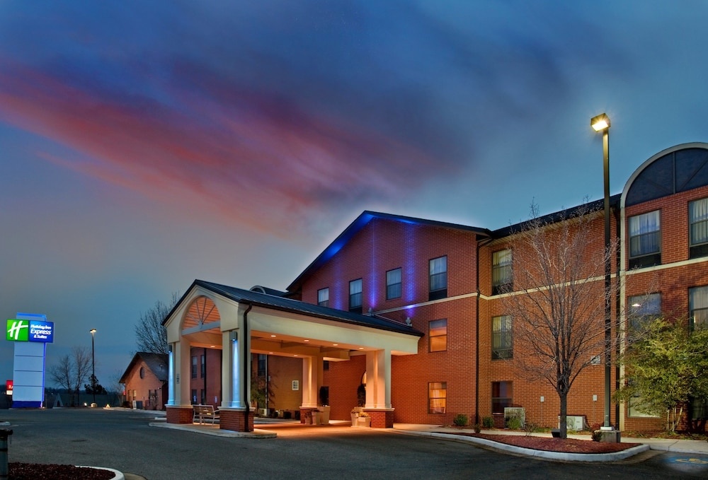 Image of Holiday Inn Express Batesville