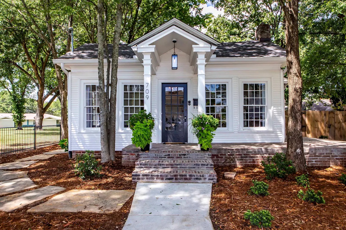 Image of Historic home, walk downtown, near UCA