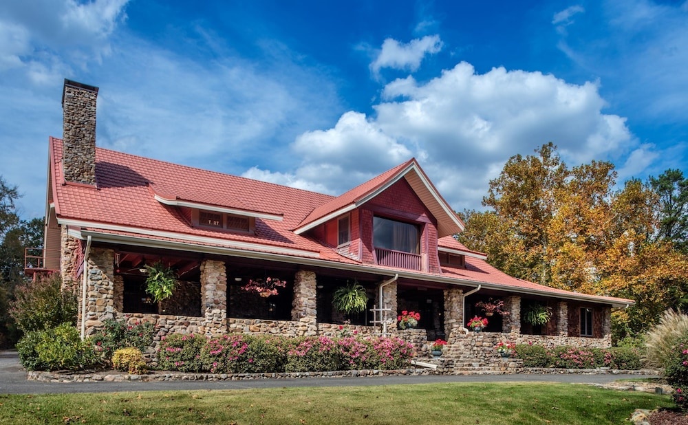 Image of Hilltop Manor Bed & Breakfast