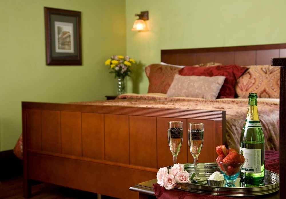Image of Hilltop Manor Bed & Breakfast
