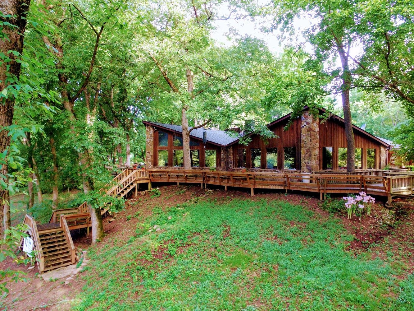 Image of PJ's White River Lodge