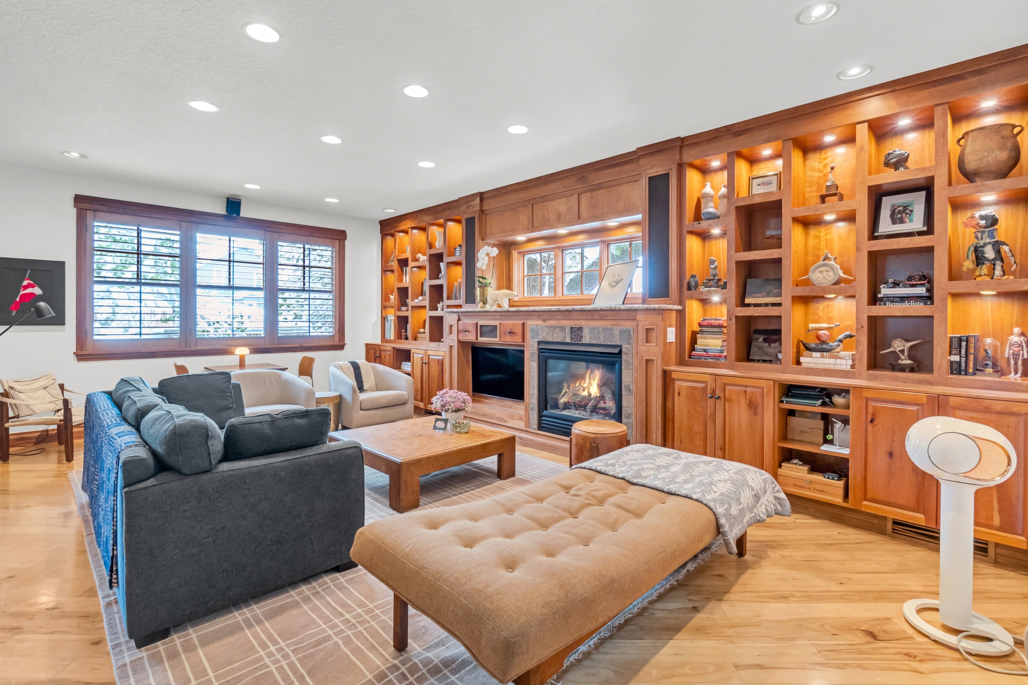 Image of Newlands Luxury: A Sun-Filled Sanctuary Near North Boulder Park