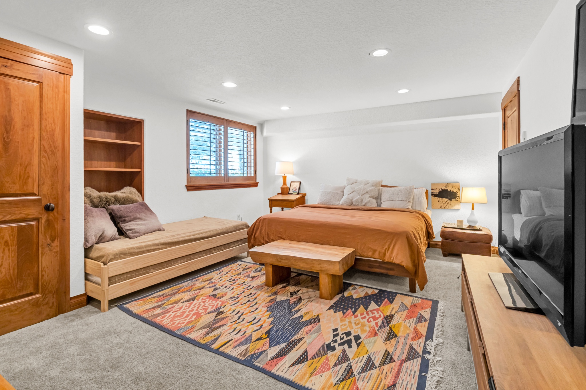 Image of Newlands Luxury: A Sun-Filled Sanctuary Near North Boulder Park