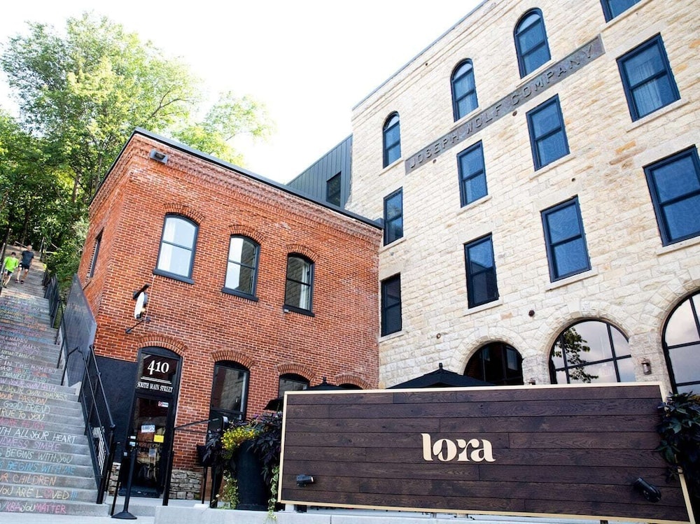 Image of Lora