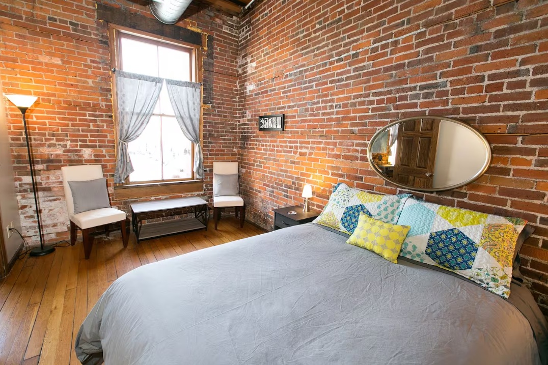 Image of Lift Bridge Loft "Mini-Me"